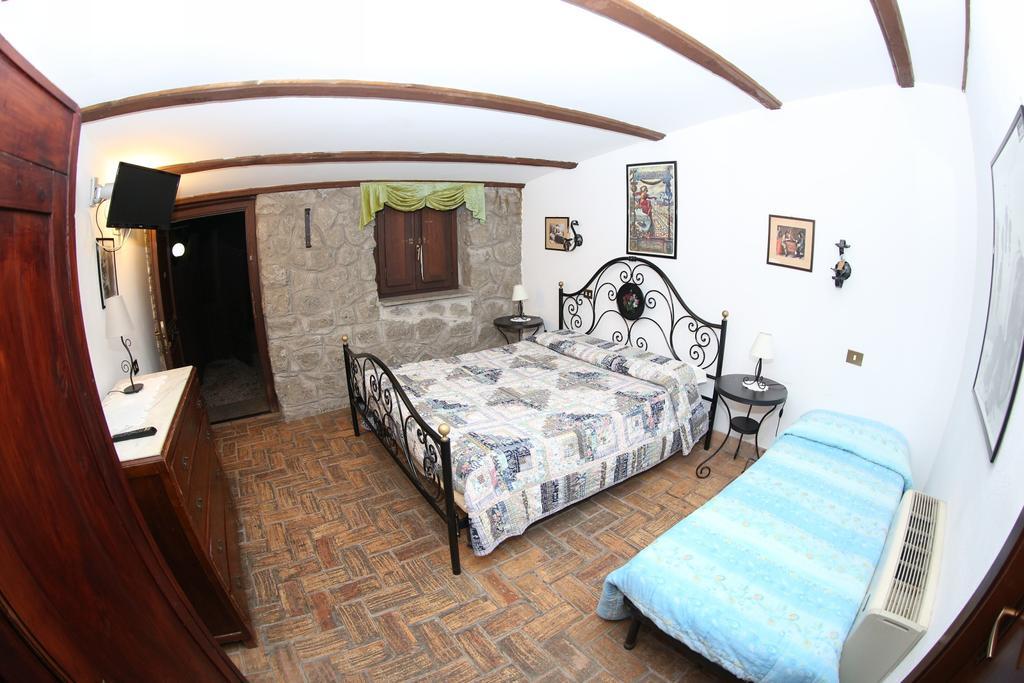 Agriturismo Monte Due Torri Дженцано ди Рома Екстериор снимка
